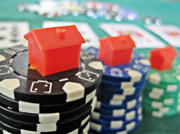 https://www.reddit.com/r/poker/comments/1u6vkbp/when_your_poker_bros_back_home_tell_you_that_you/ - 登上丹牛Vlog？牌友圈里那些“你出名了”的瞬间与
