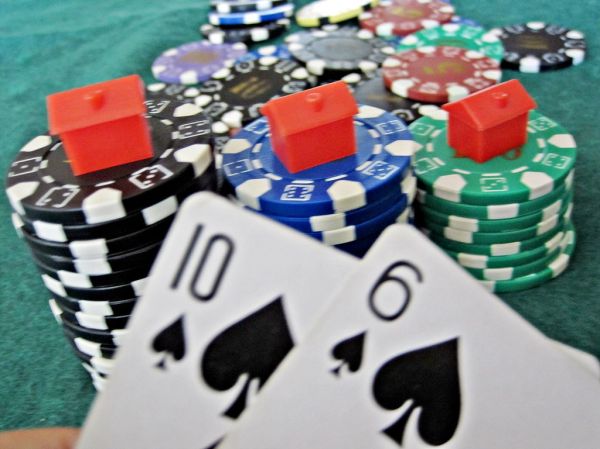 德州扑克为什么是技术游戏 - 德州扑克为什么是技术游戏？从数学、心理到决策的全面解析