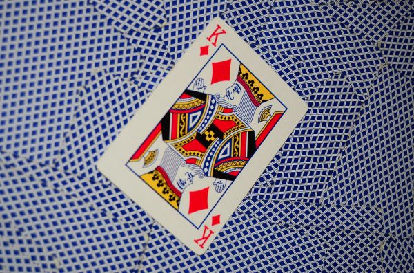 https://www.reddit.com/r/poker/comments/1u2tuj5/wsop_main_event_satellites/ - WSOP主赛事卫星赛还值得打吗？线下资格赛现状与策略解析