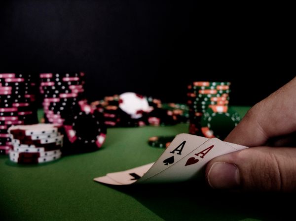 https://www.reddit.com/r/poker/comments/1tzvs2b/best_ai_for_poker/ - 【工具评测】打2NL该用哪款AI复盘？三大热门工具横向对比