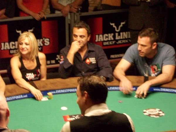 player:Q168618 - 10条WSOP手链+950万单场收割：Phil Ivey如何用边缘球撕碎扑克之神