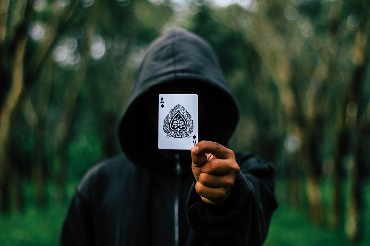 德州扑克怎么玩 - 德州扑克怎么玩?新手入门从规则到策略的全流程解析